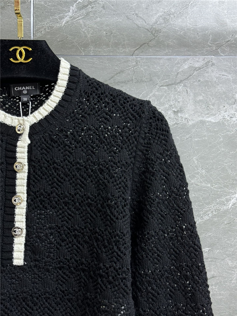 Ch**el hollow short sweater