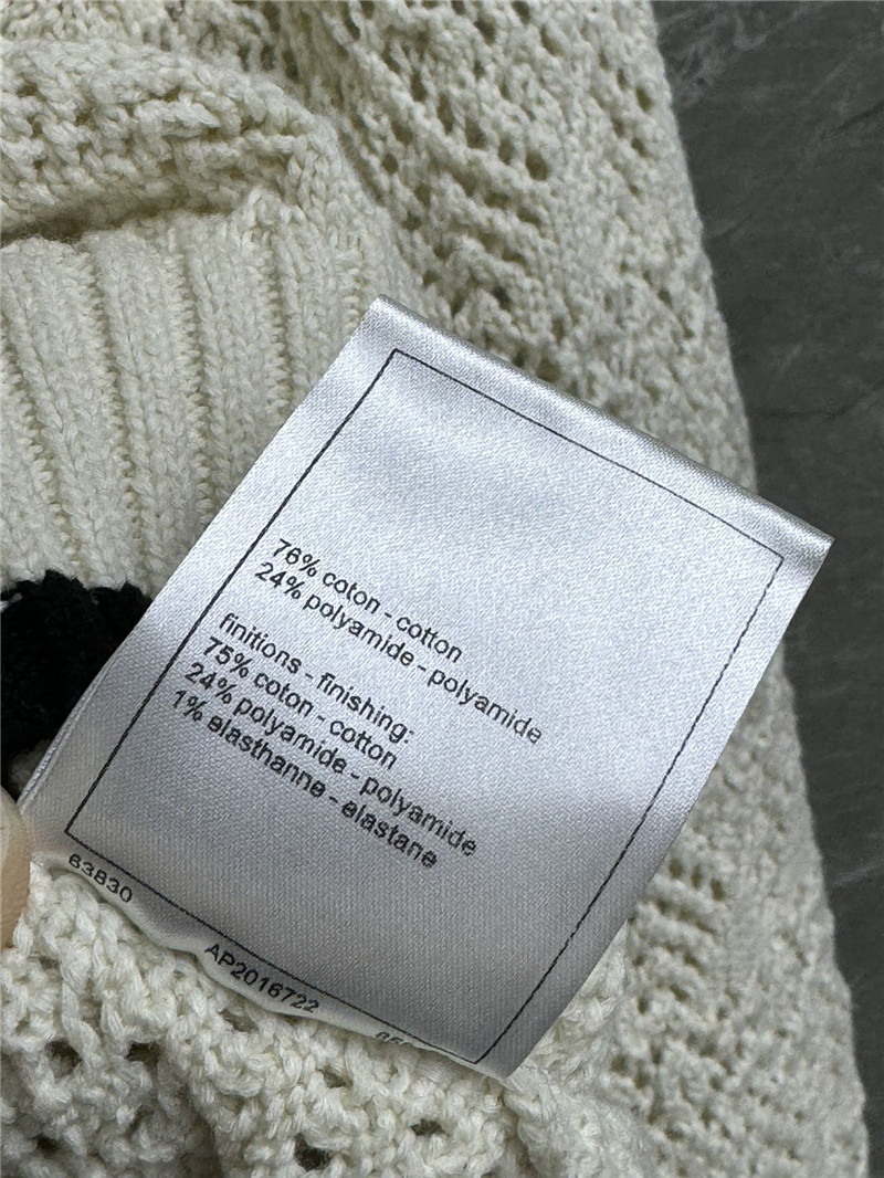 Ch**el hollow short sweater