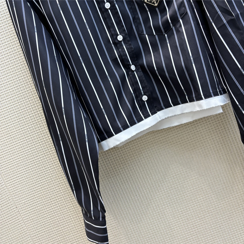 Pra*a triangle logo decorative stripe suit