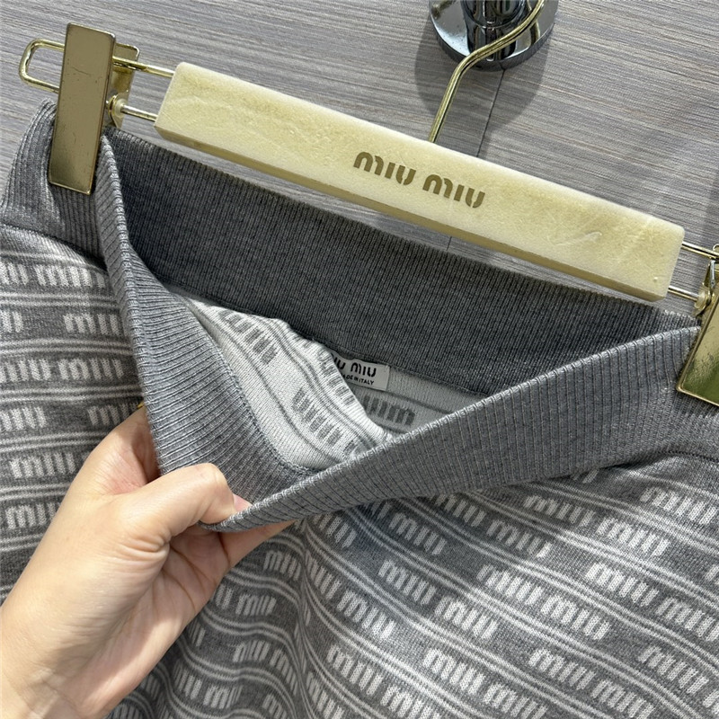 M1um1u vest + skirt suit