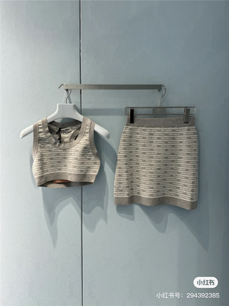 M1um1u vest + skirt suit