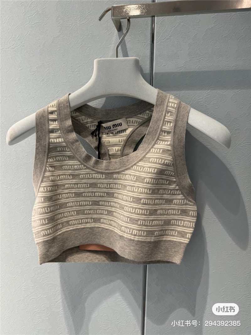 M1um1u vest + skirt suit