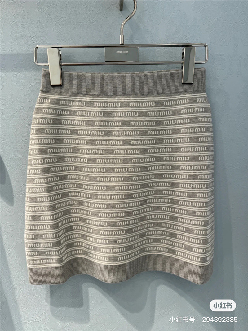 M1um1u vest + skirt suit