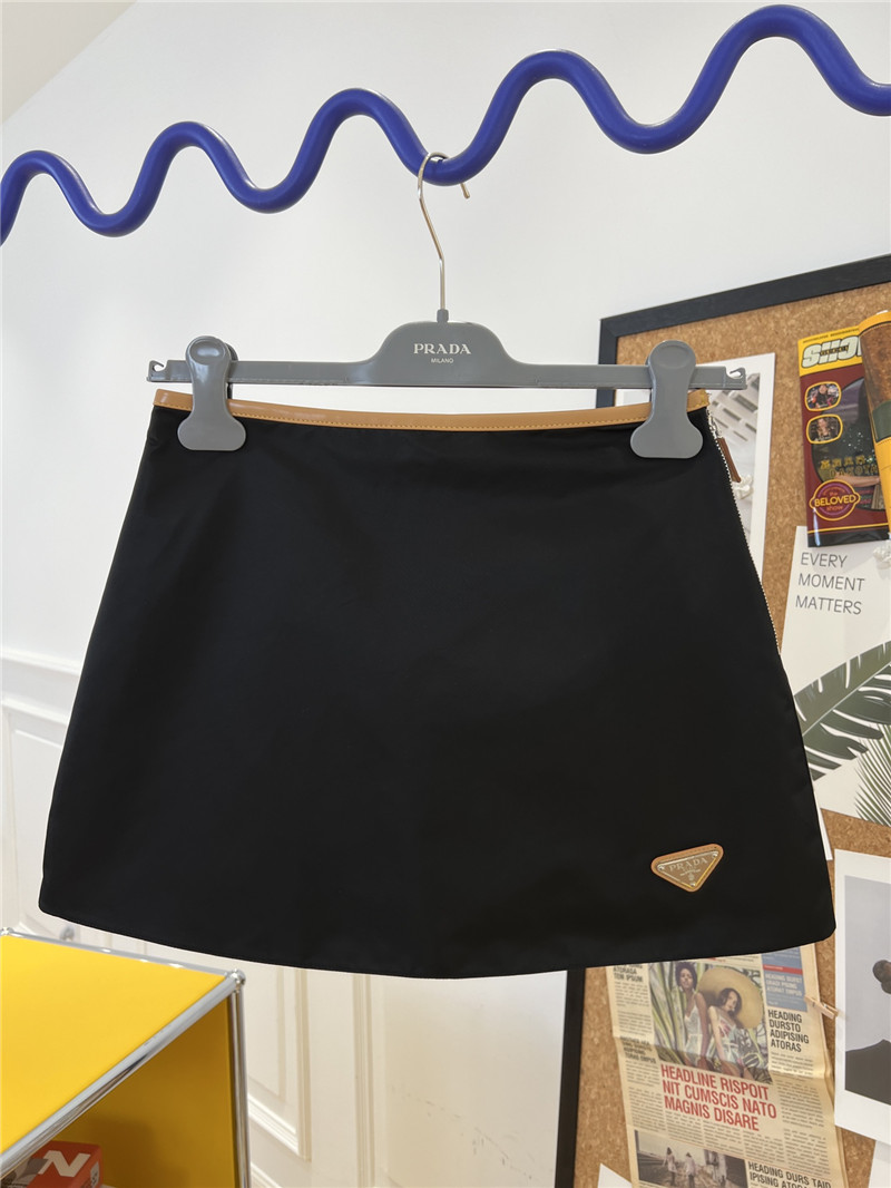 Pra*a new nylon skirt