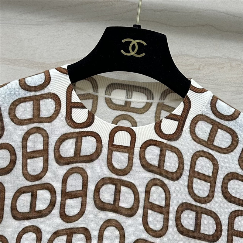 H**me5 graffiti print graphic short-sleeved top