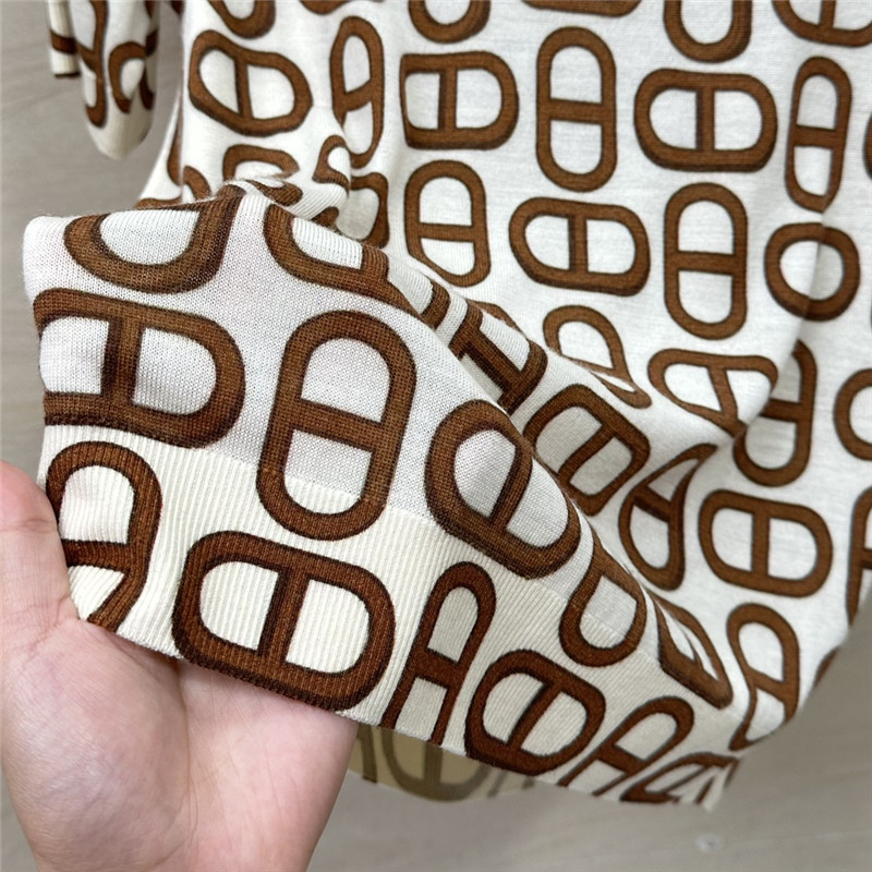 H**me5 graffiti print graphic short-sleeved top