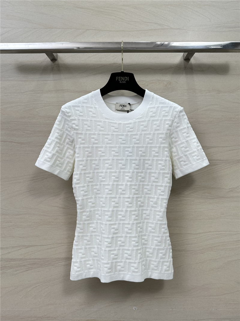 F**di embossed ff letter three-dimensional logo top