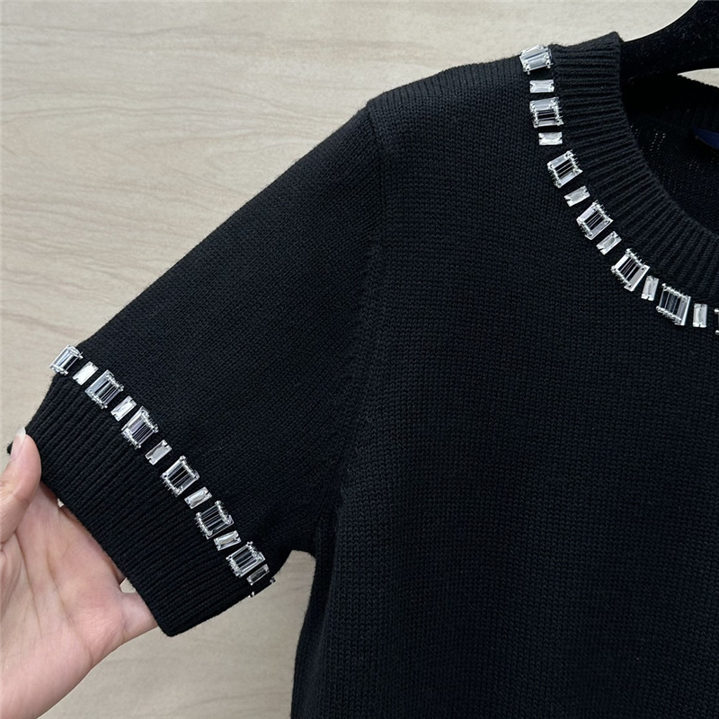 l0vis vvtt0n lv round neck square D1am0nd trim design top