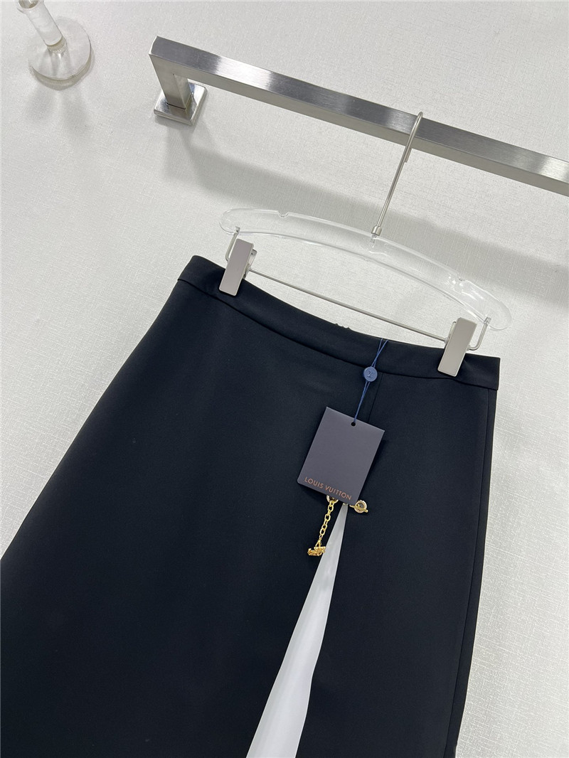 l0vis Vvtt0n lv minimalist cut skirt