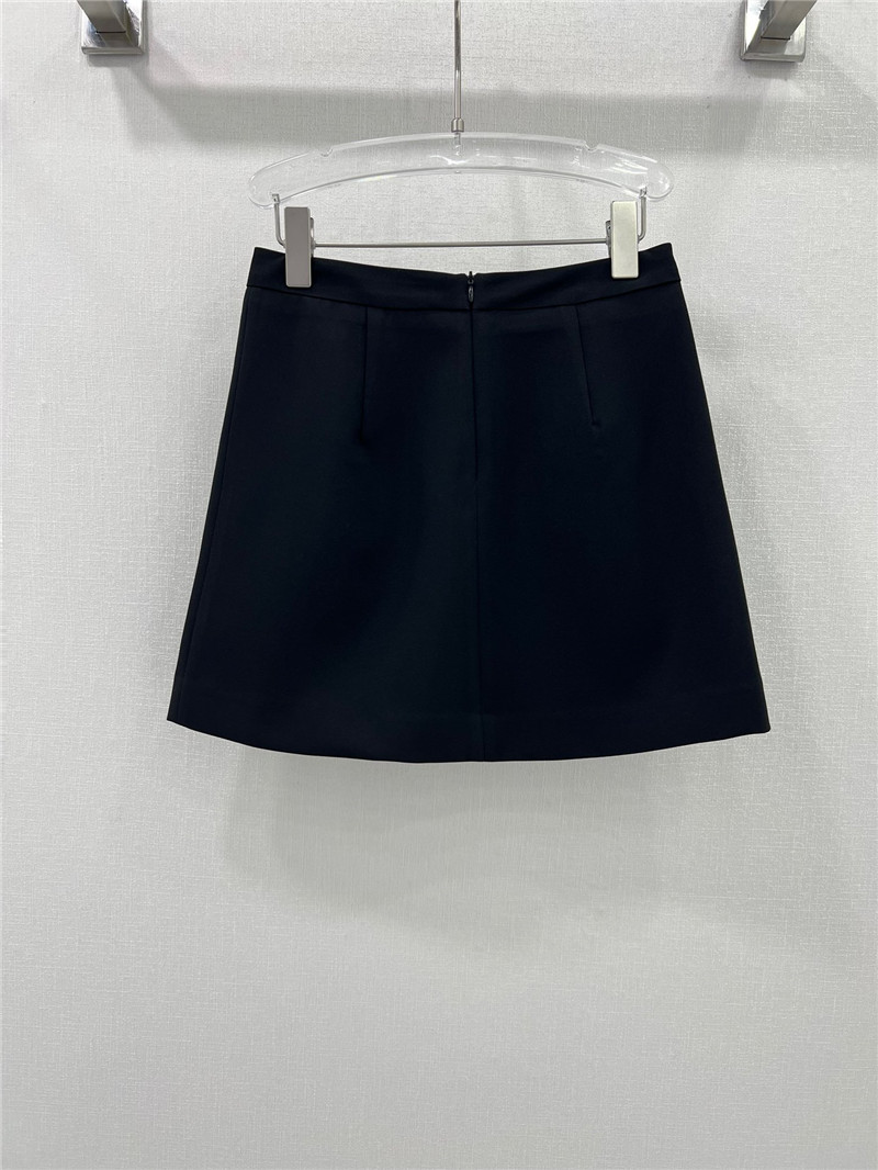 l0vis Vvtt0n lv minimalist cut skirt