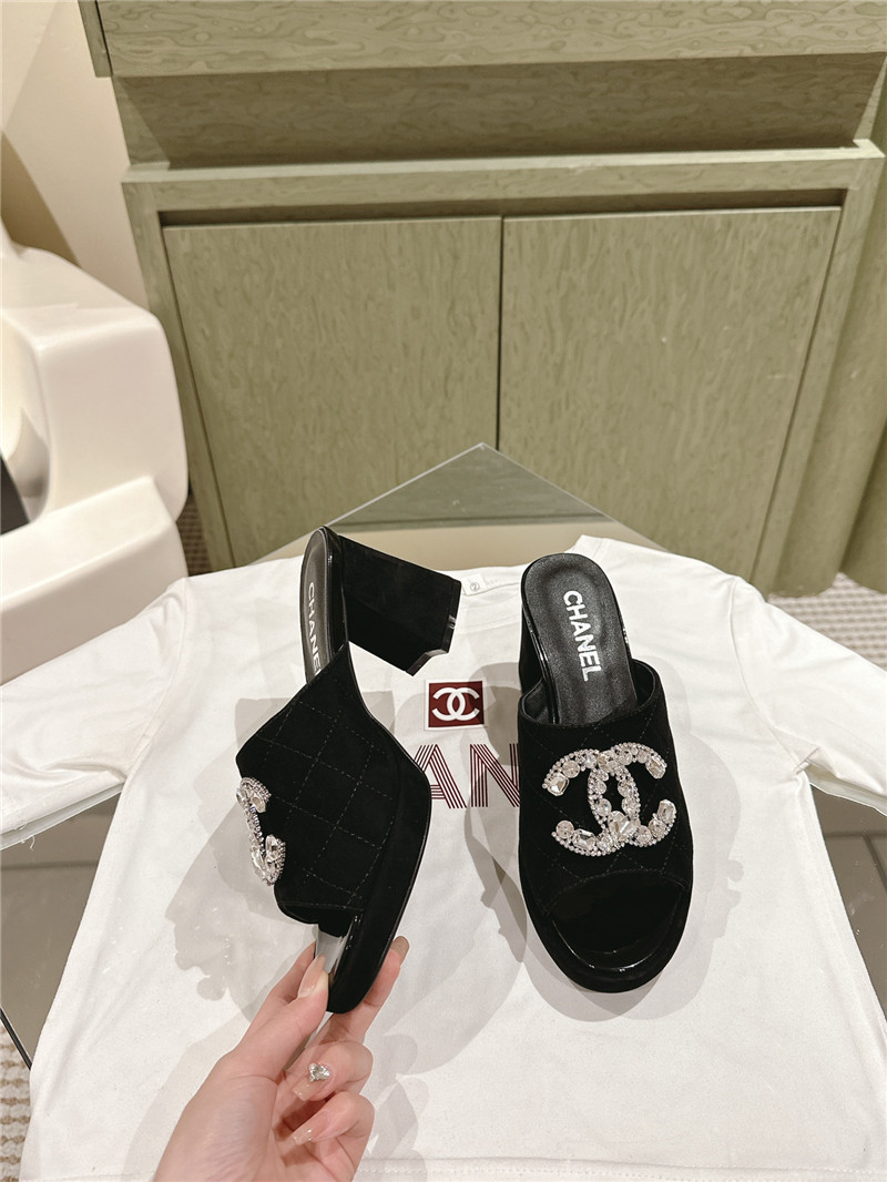 ch**el horseshoe heel D1am0nd logo slippers