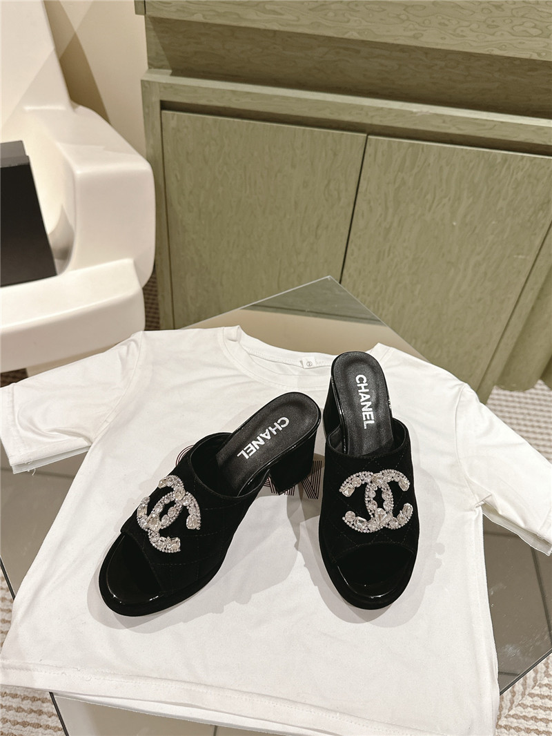 ch**el horseshoe heel D1am0nd logo slippers