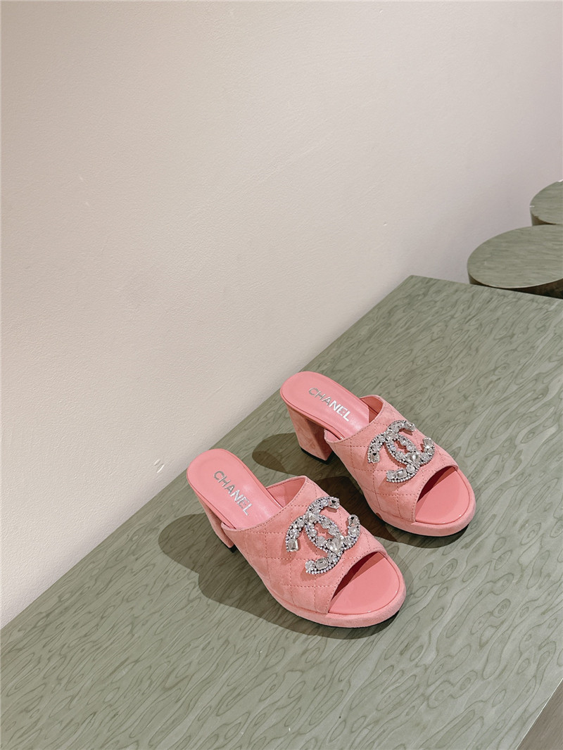 ch**el horseshoe heel D1am0nd logo slippers