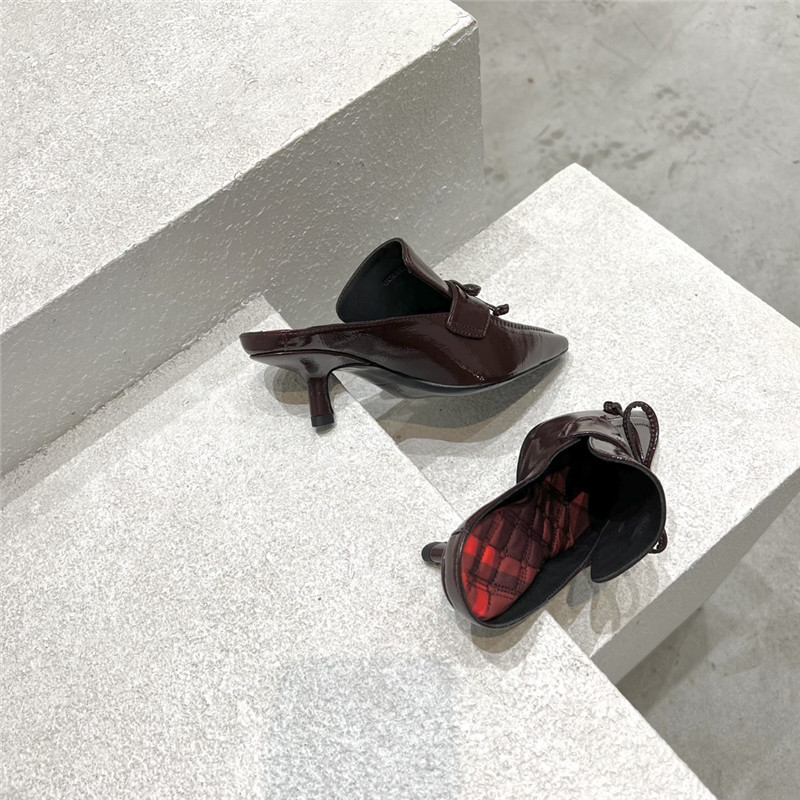 Bv*b*rry new fur heel half slippers