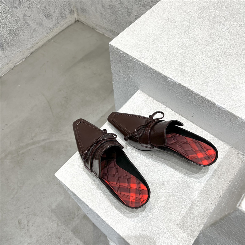 Bv*b*rry new fur heel half slippers