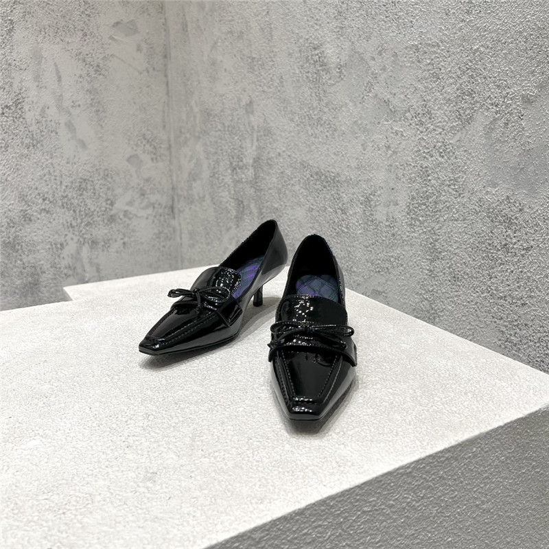 Bv*b*rry new fur heel half slippers