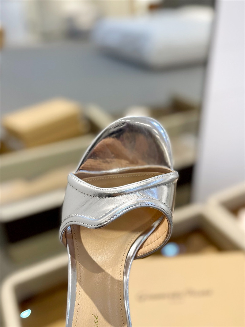 gianvito rossi new semi-trailer