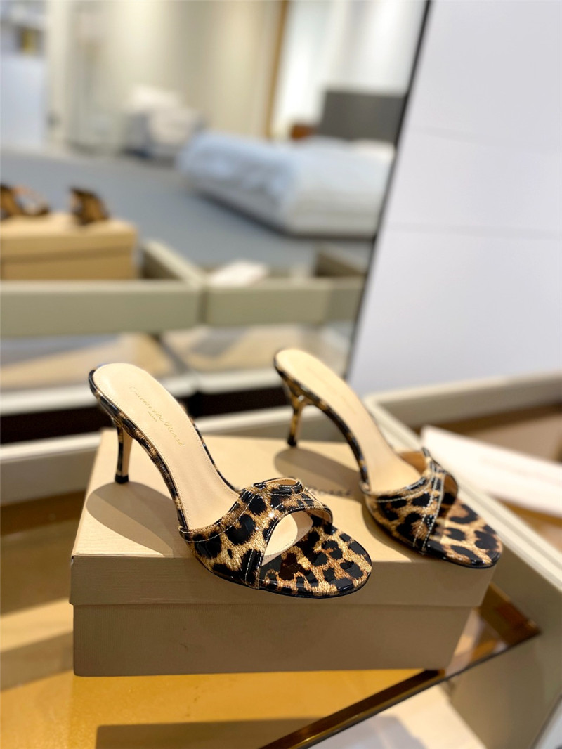 gianvito rossi new semi-trailer