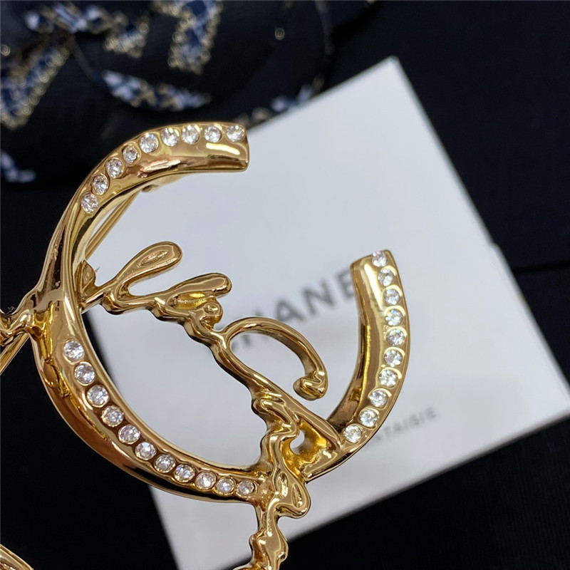 Ch**el spliced rhinestone irregular brooch