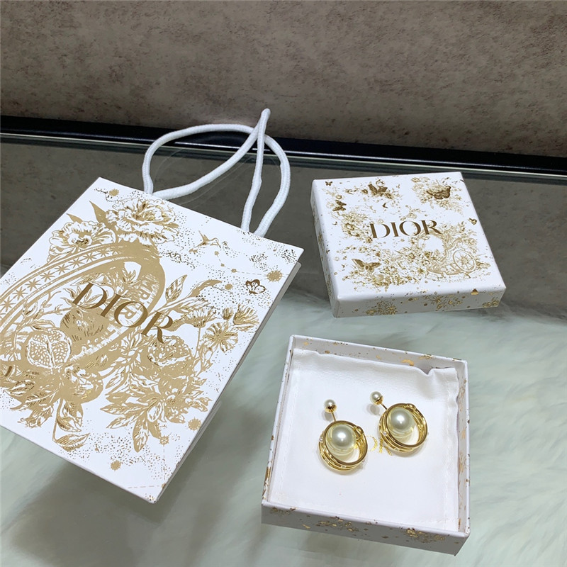 Ch**el letter double c earrings