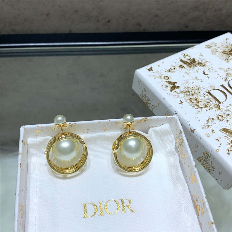 Ch**el letter double c earrings