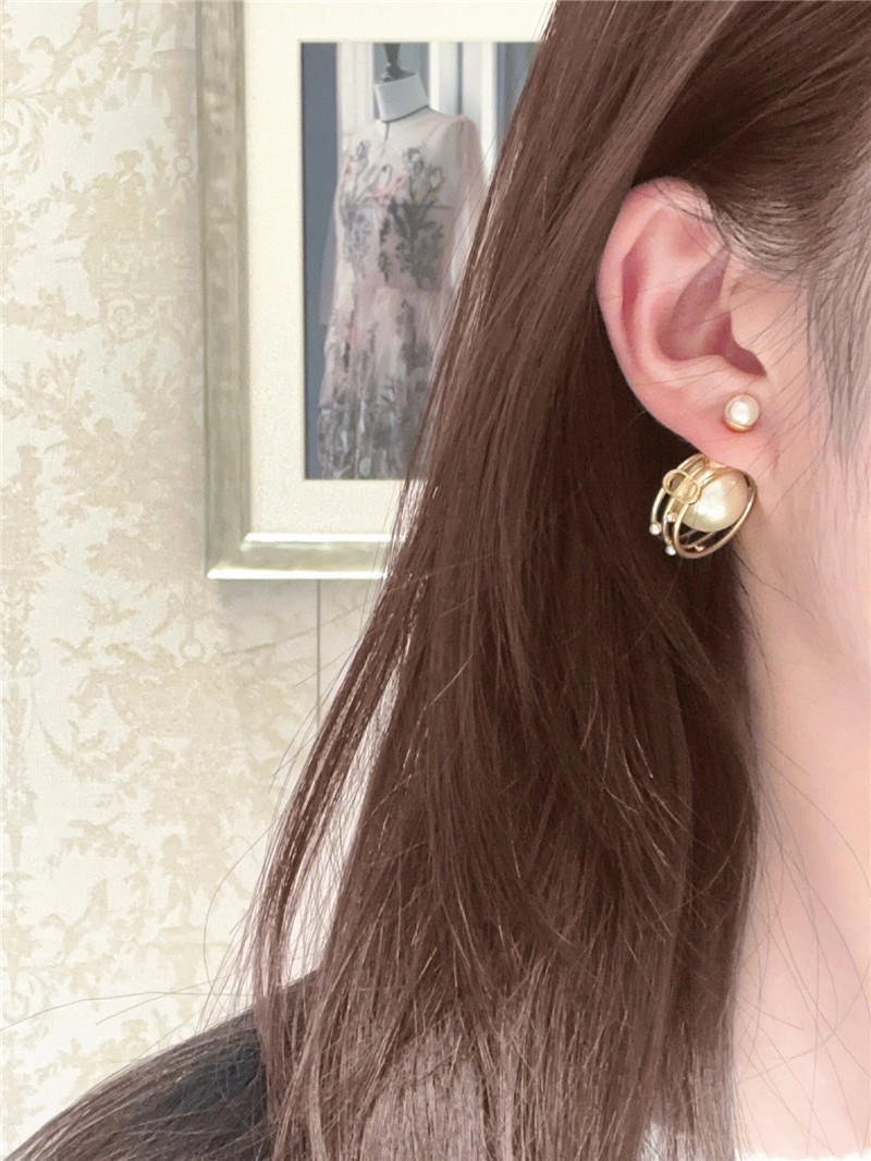 Ch**el letter double c earrings