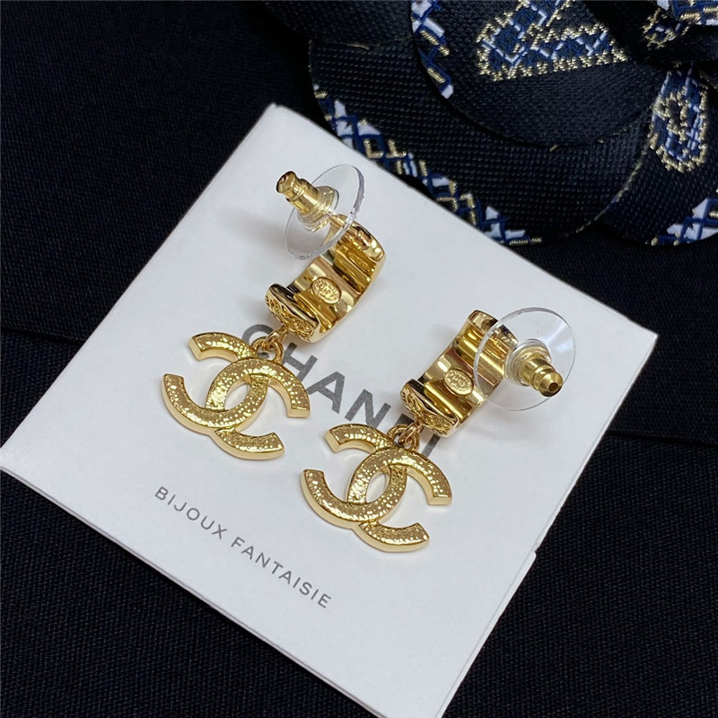 Ch**el letter double c earrings
