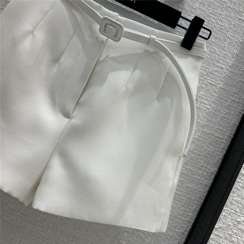 D10r classic versatile high waist shorts