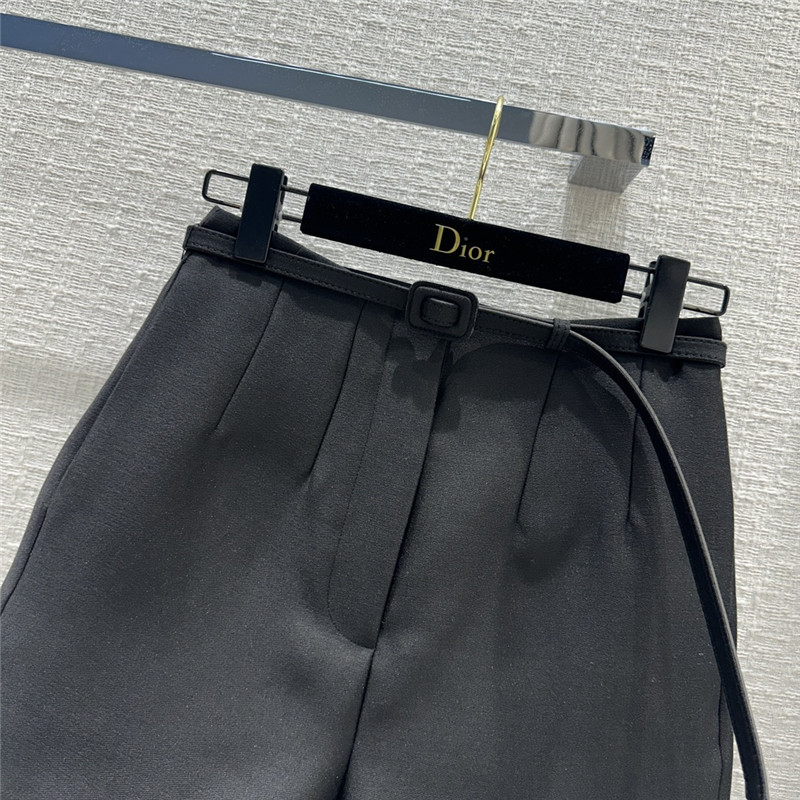 D10r classic versatile high waist shorts