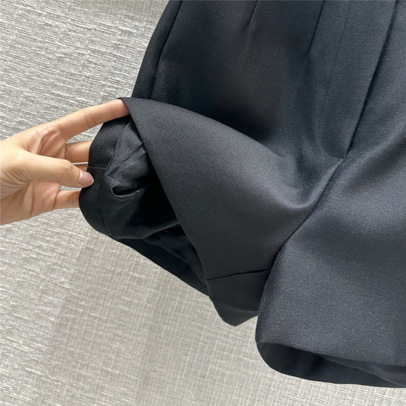 D10r classic versatile high waist shorts