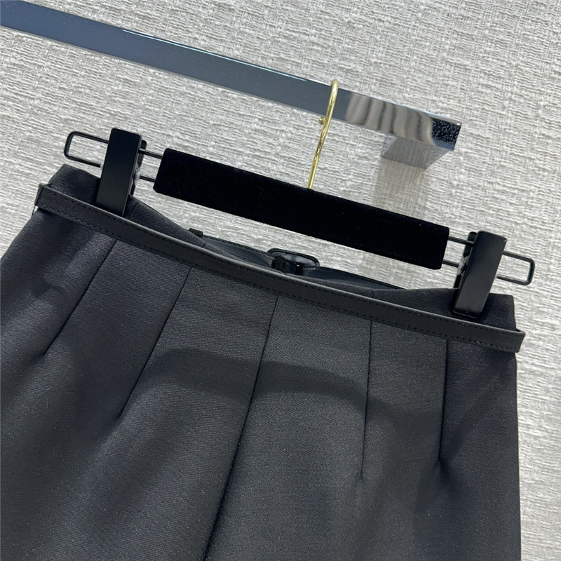 D10r classic versatile high waist shorts