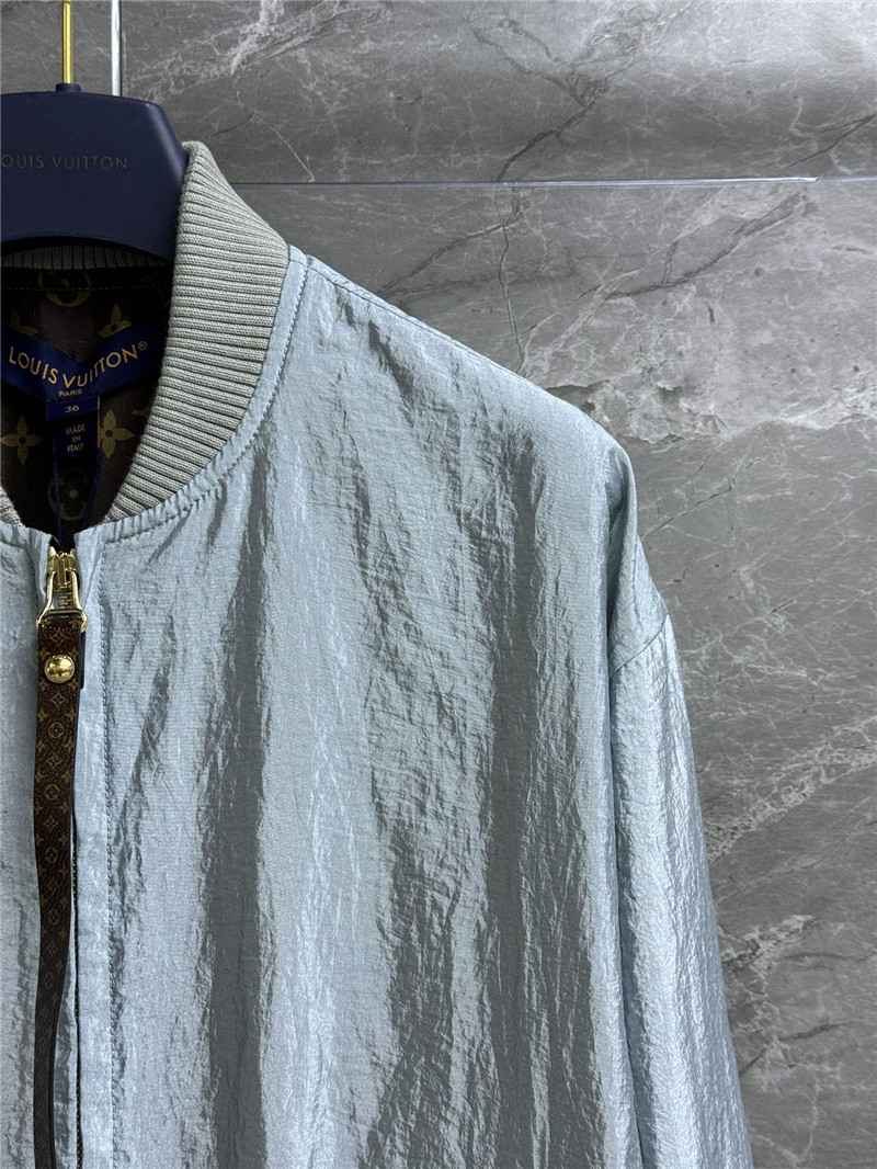 l0vis Vvtt0n lv blue pleated jacket