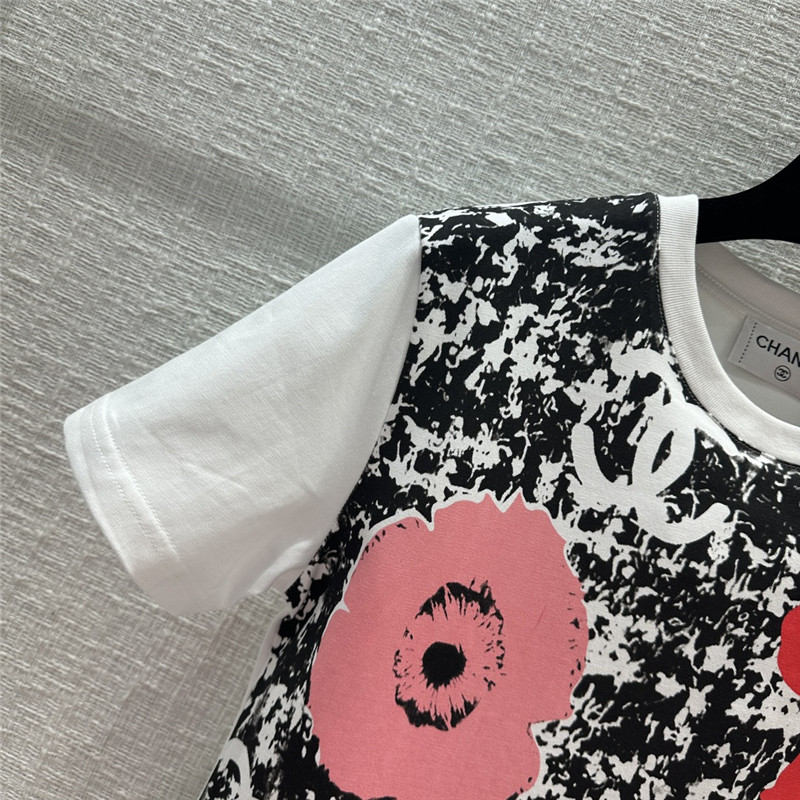 Ch**el small rhinestone logo graffiti printed t-shirt on the back