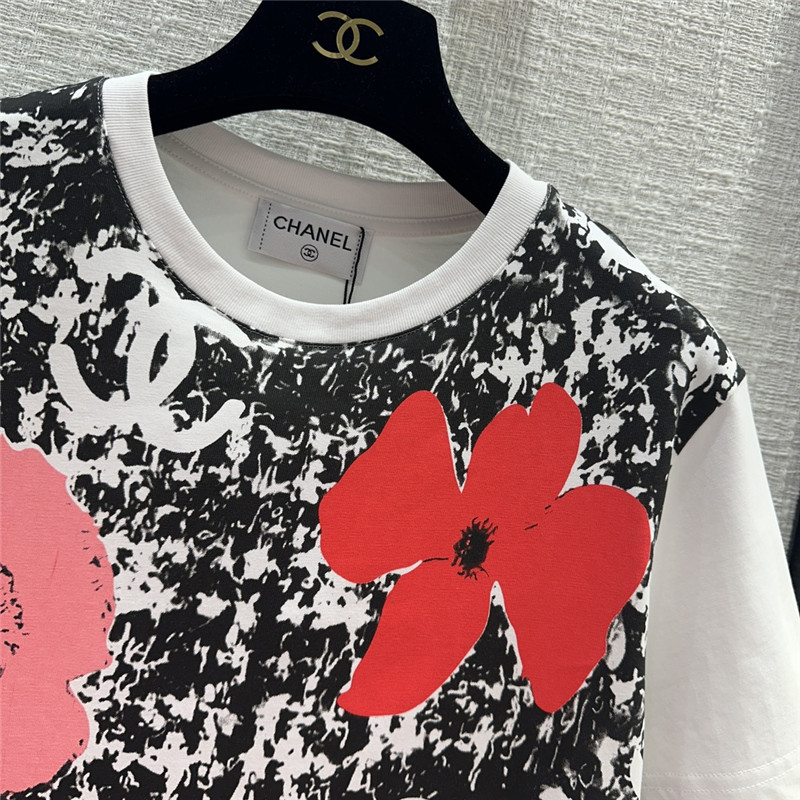 Ch**el small rhinestone logo graffiti printed t-shirt on the back