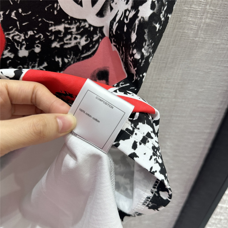 Ch**el small rhinestone logo graffiti printed t-shirt on the back