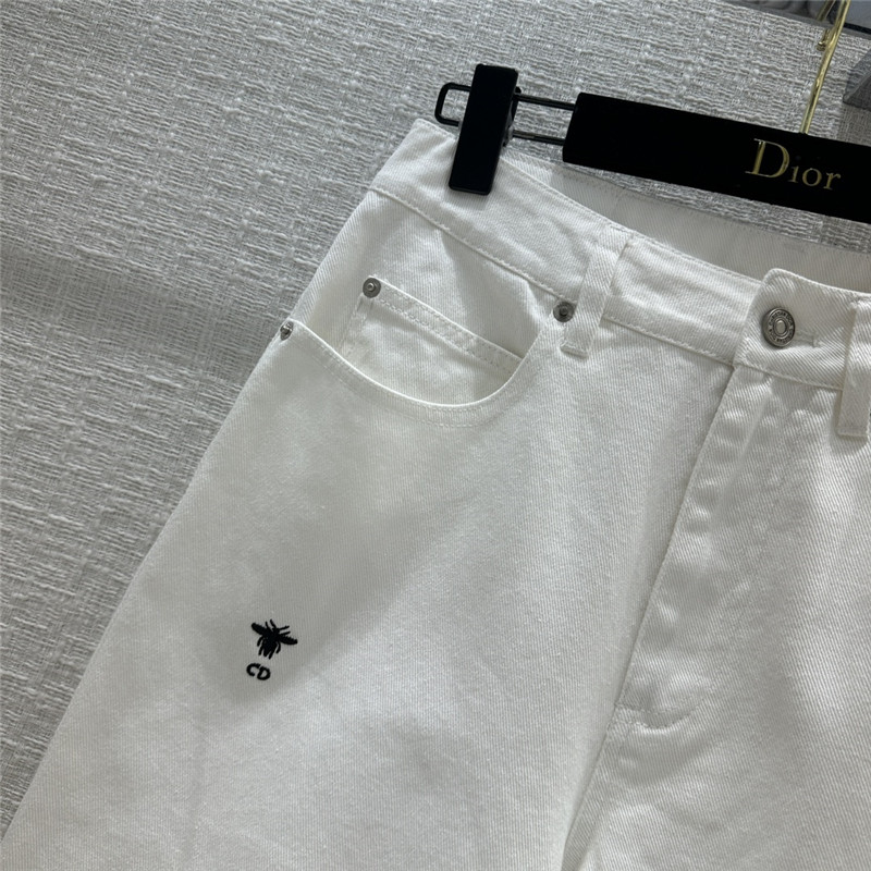 D10r age-reducing raw edge design straight jeans