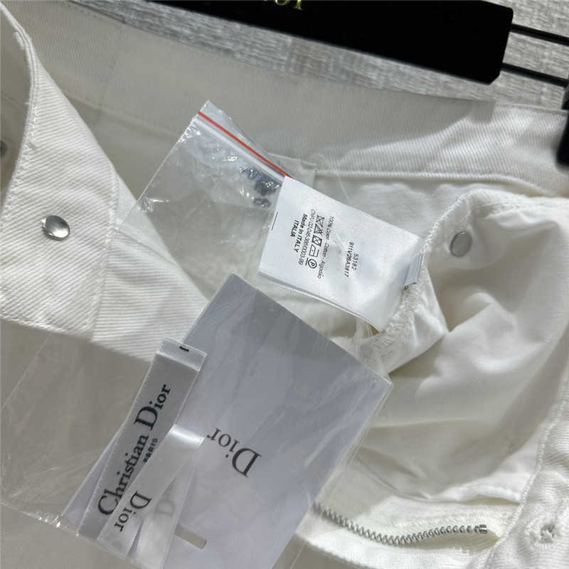 D10r new white shorts