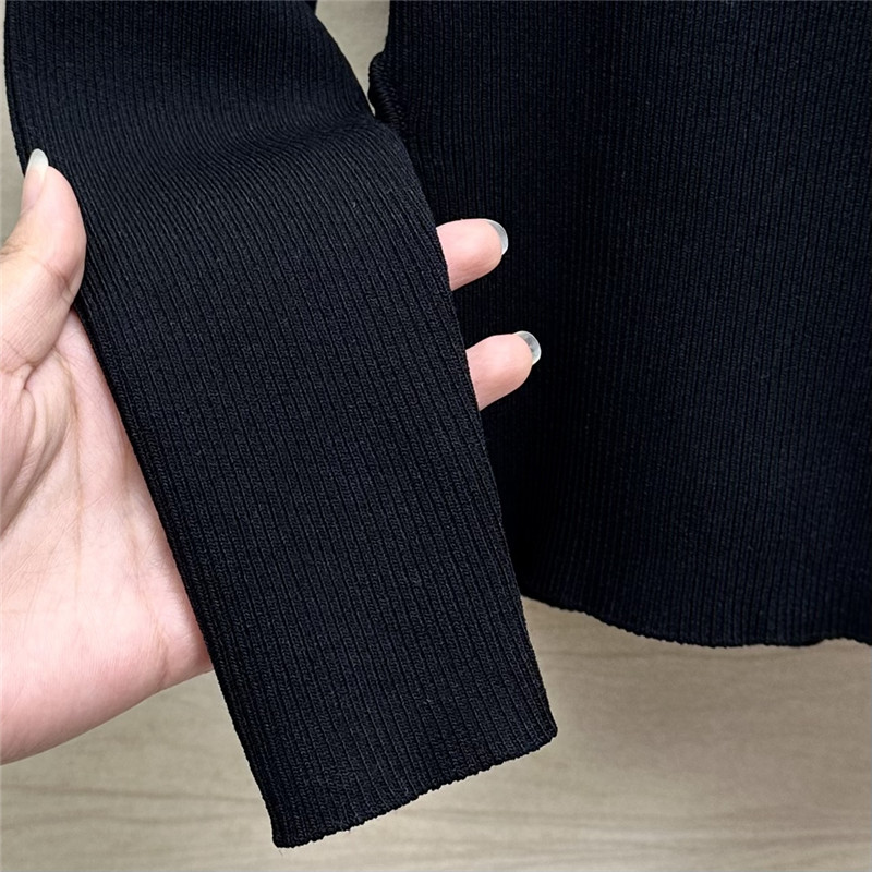 Ce1i*e arc de triomphe side button design square neck top