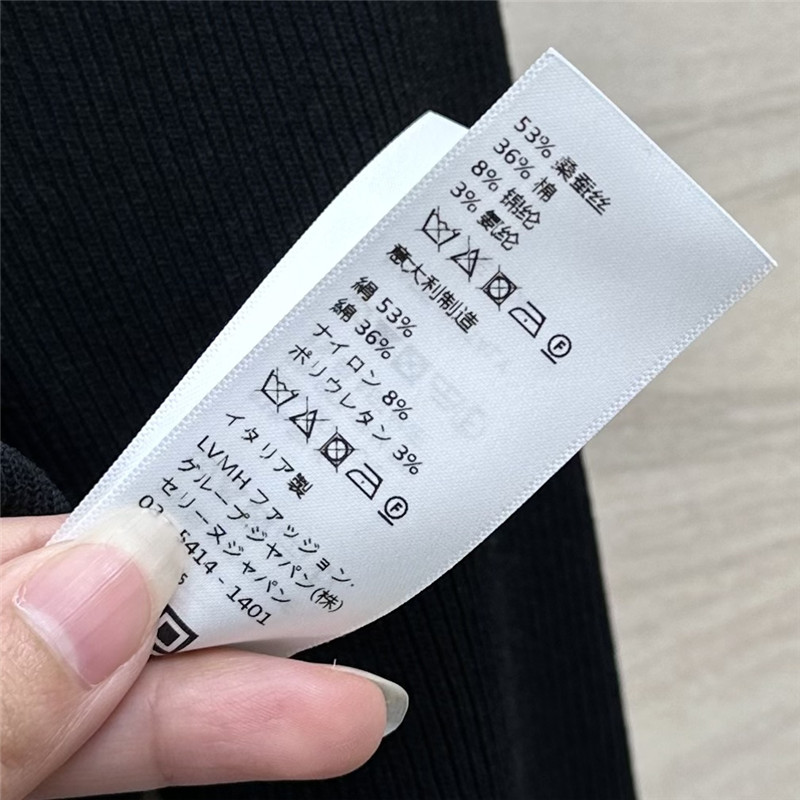 Ce1i*e arc de triomphe side button design square neck top