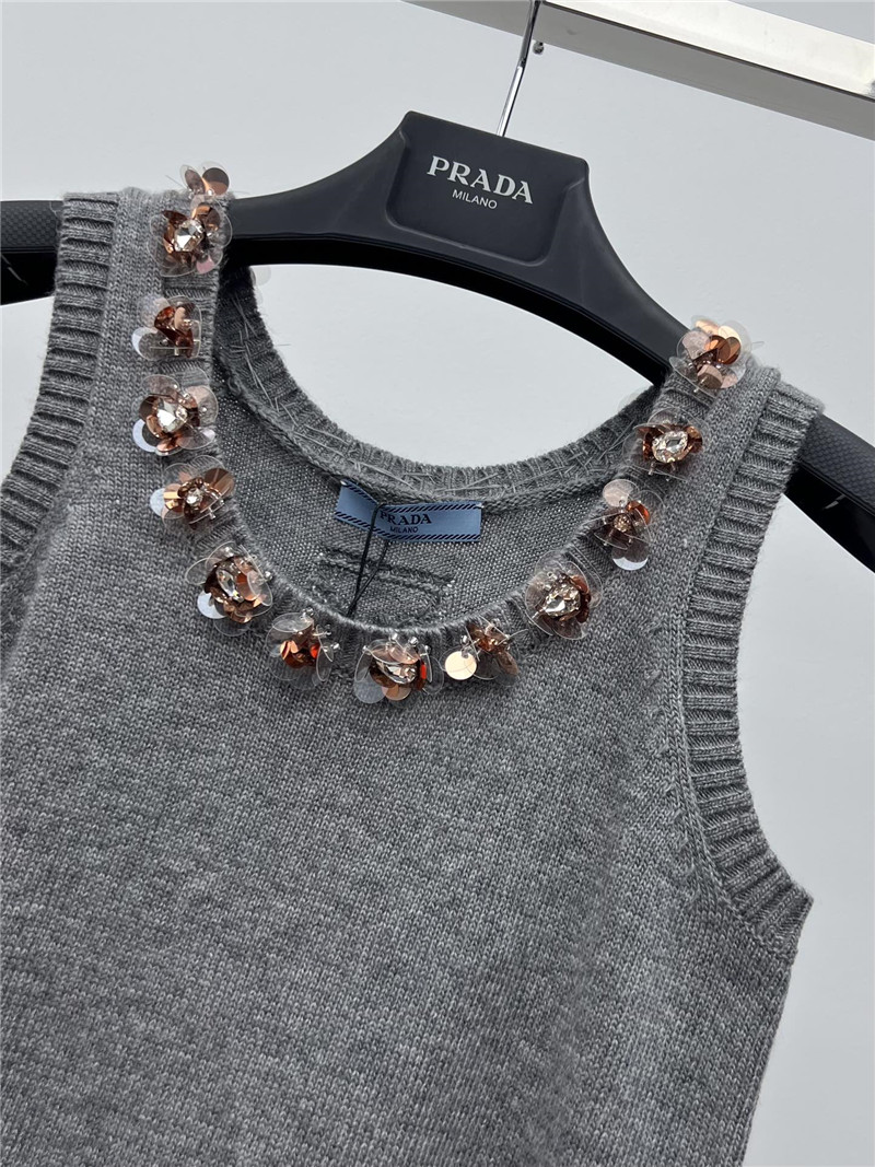 pra*a D1am0nd neckline vest