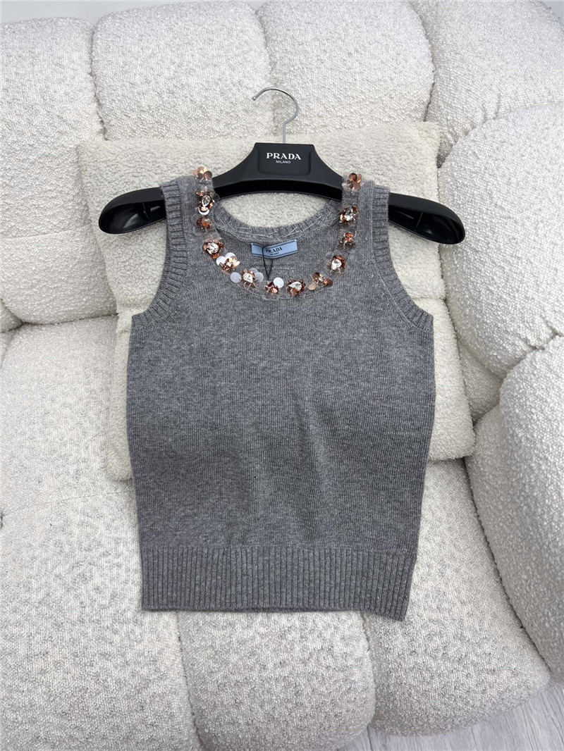 pra*a D1am0nd neckline vest