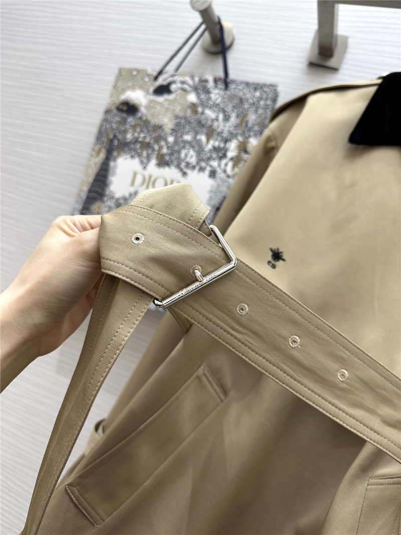 D10r classic bee logo embroidered trench coat