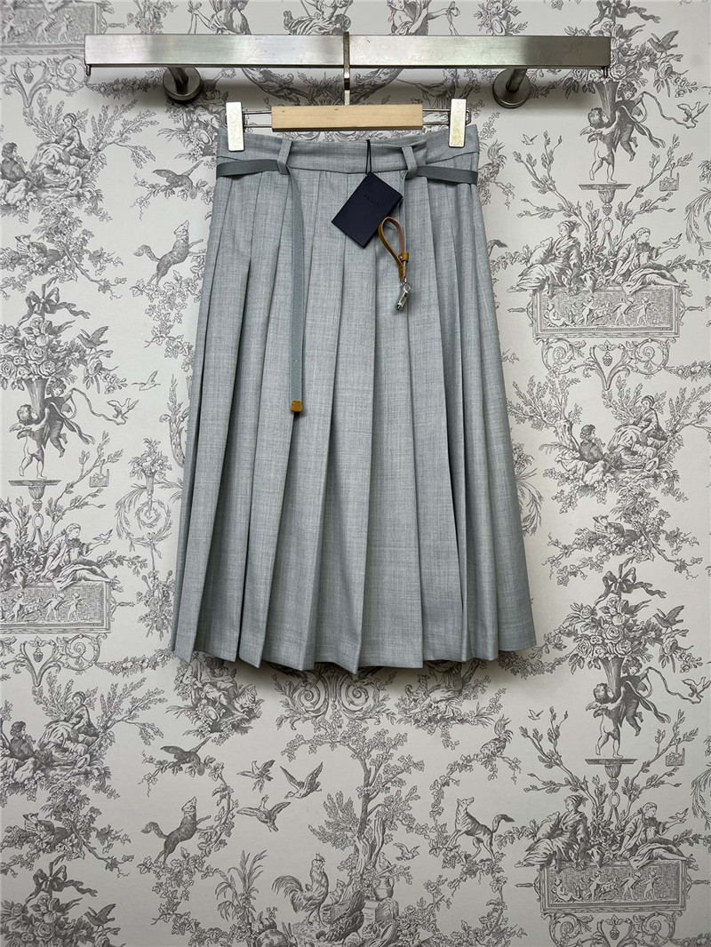 Pra*a new preppy pleated skirt