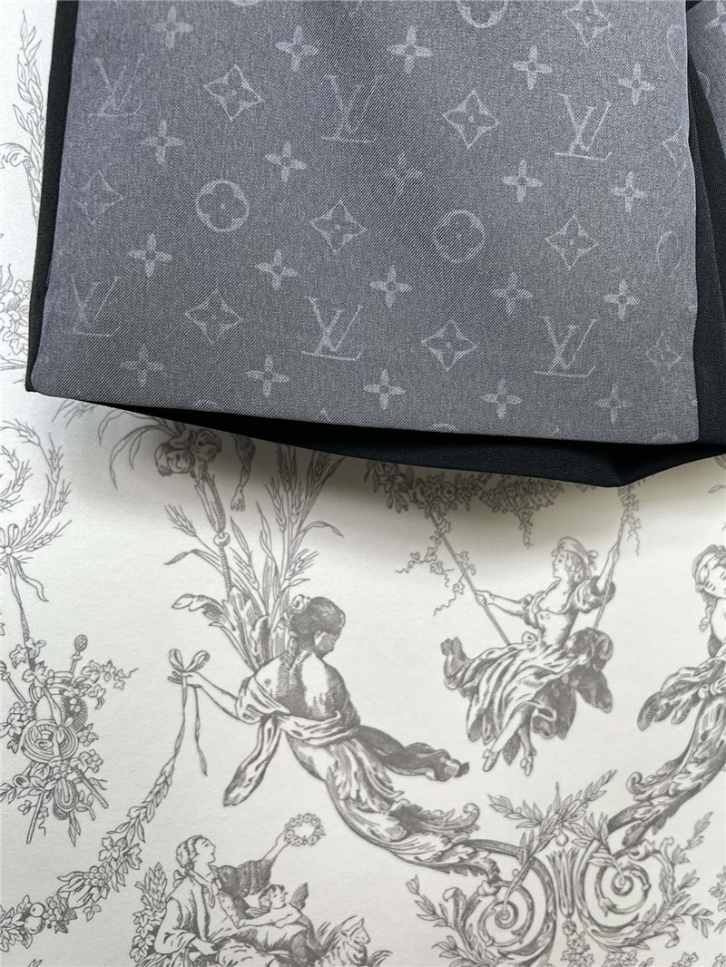 l0vis Vvtt0n lv new vest and shorts suit