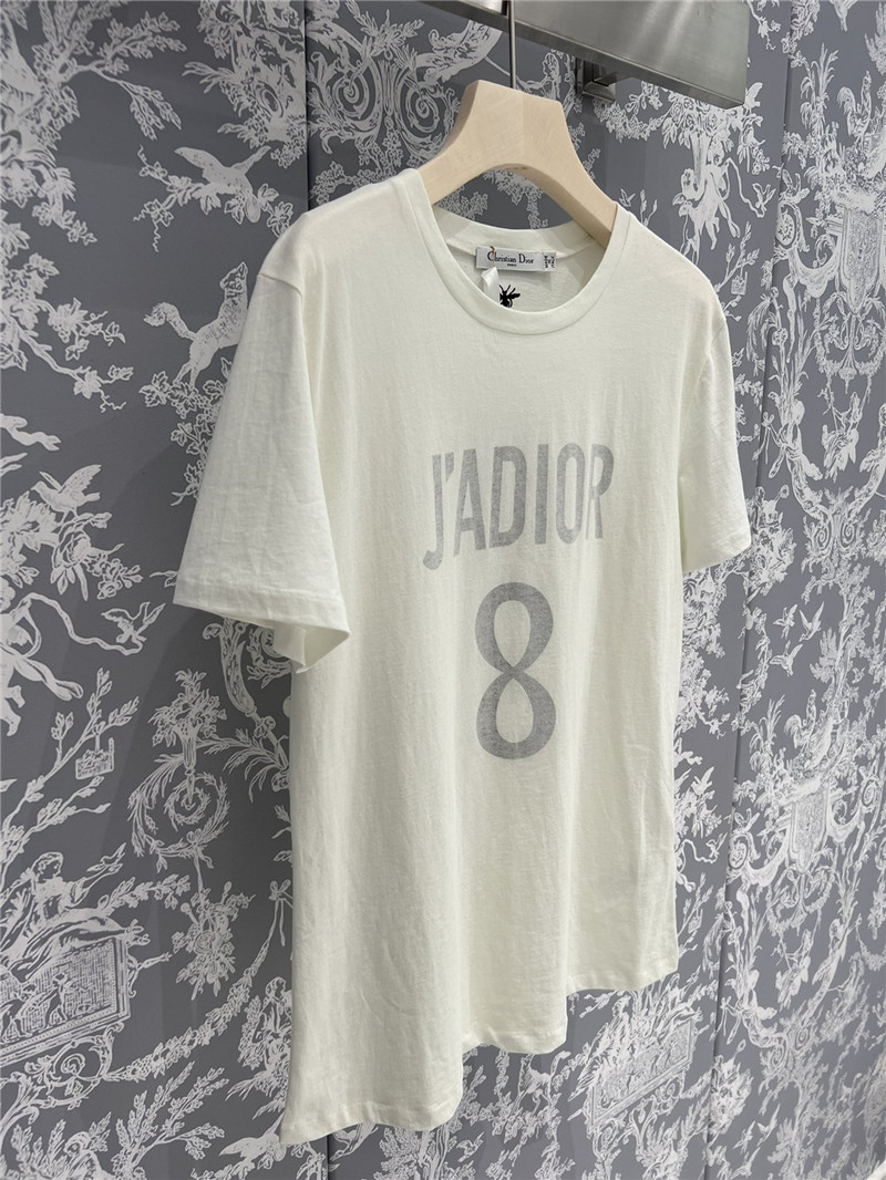 D10r printed number 8 t-shirt
