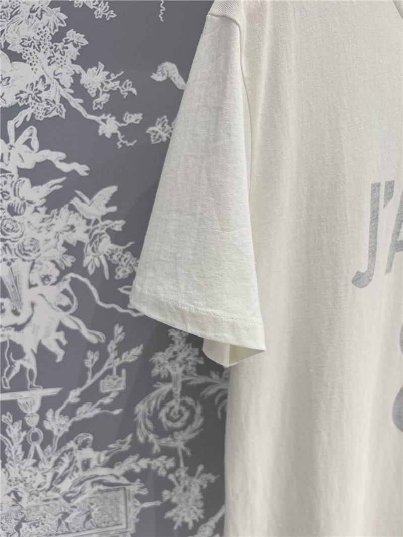 D10r printed number 8 t-shirt