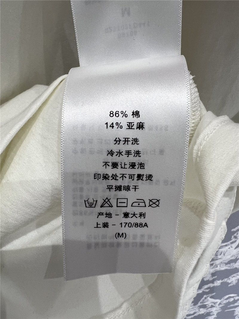 D10r printed number 8 t-shirt