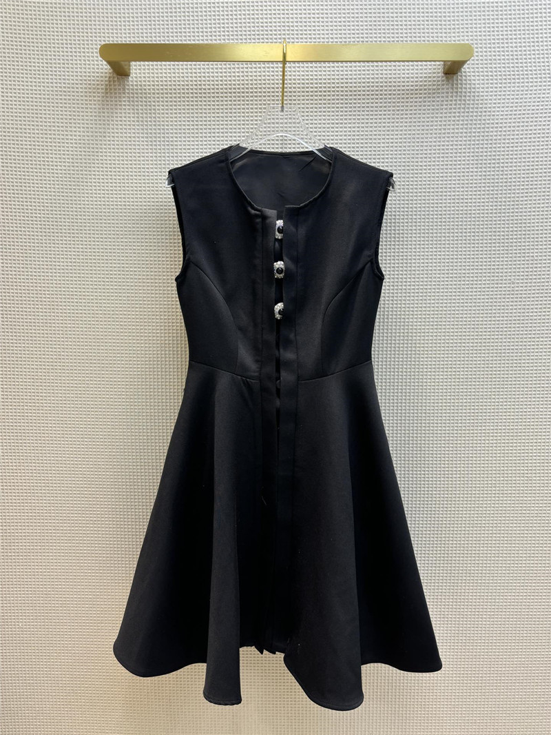 l0vis Vvtt0n lv gem-encrusted button-embellished dress