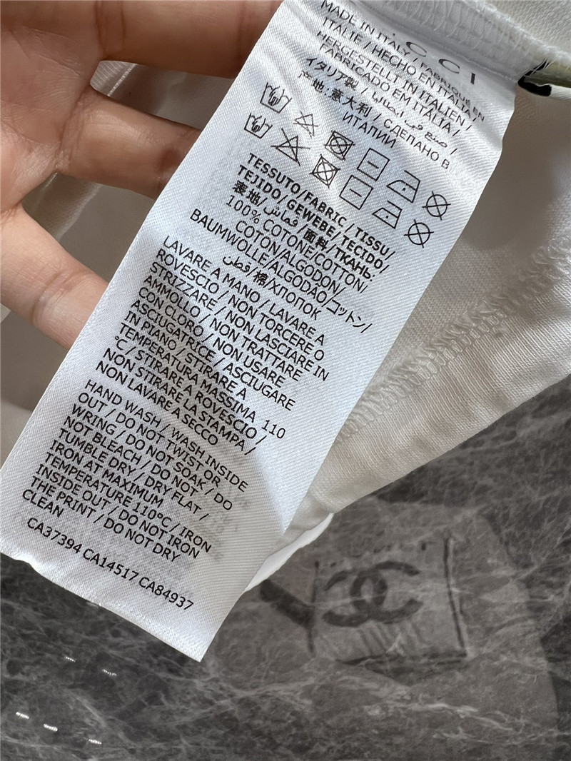 Gucci embroidered lettering strawberry T-shirt