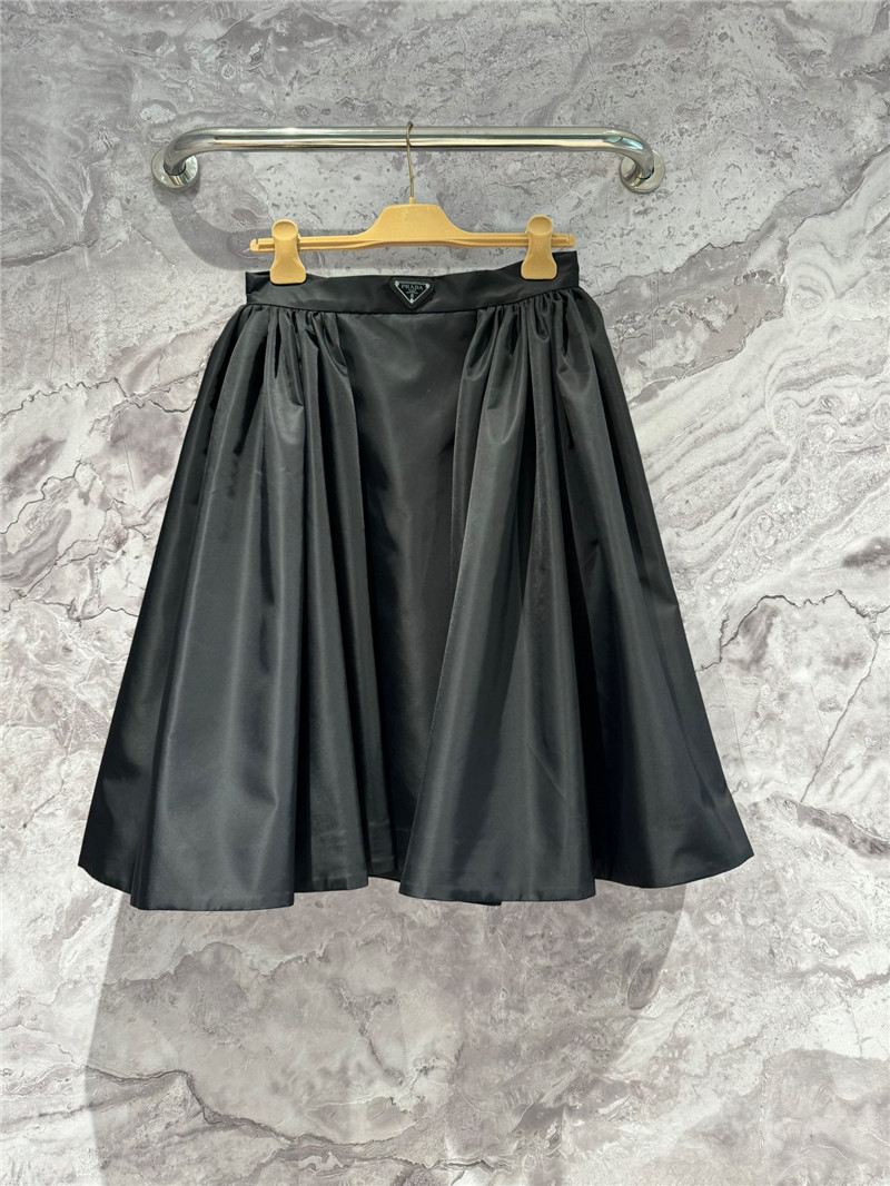 Pra*a high waist fluffy umbrella skirt